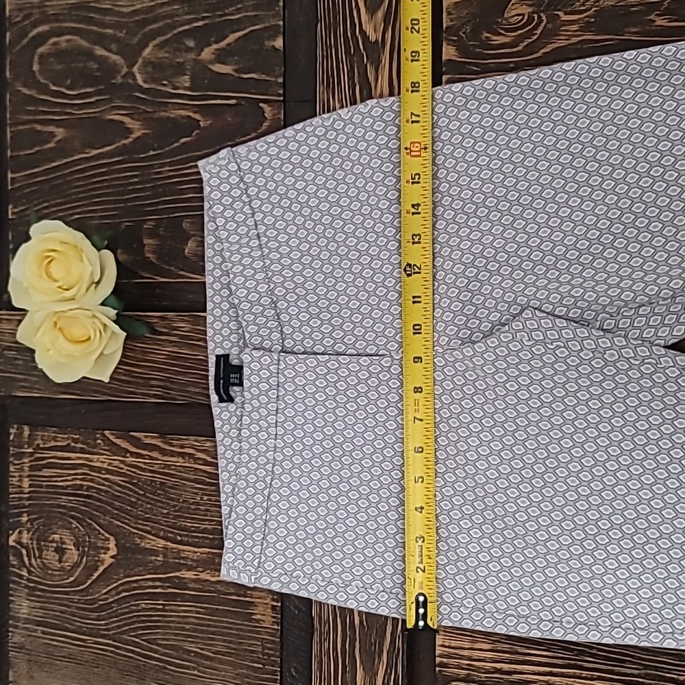 Adrienne Vittadini Sz 10  Grey White Patterned Dress Pants EUC Like New